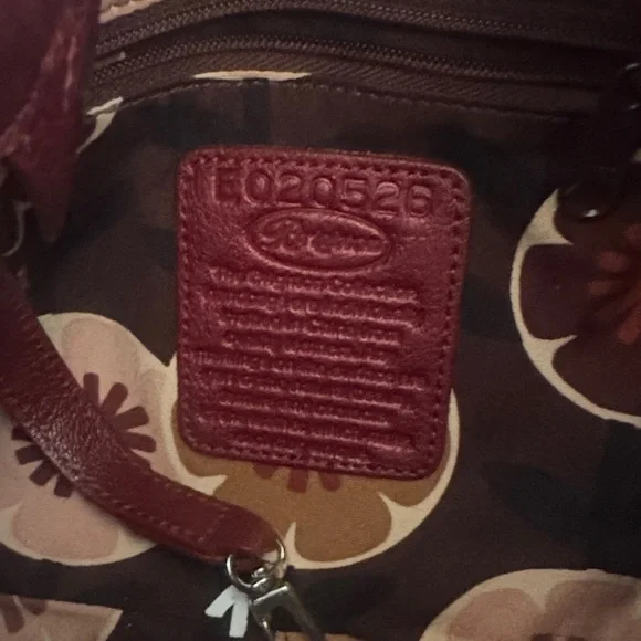 Elegant Red Quilted Women's Bag - Picture 3 of 3